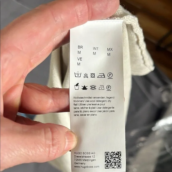 BOSS 100% virgin wool Knit long sleeved Medium - Picture 6 of 7